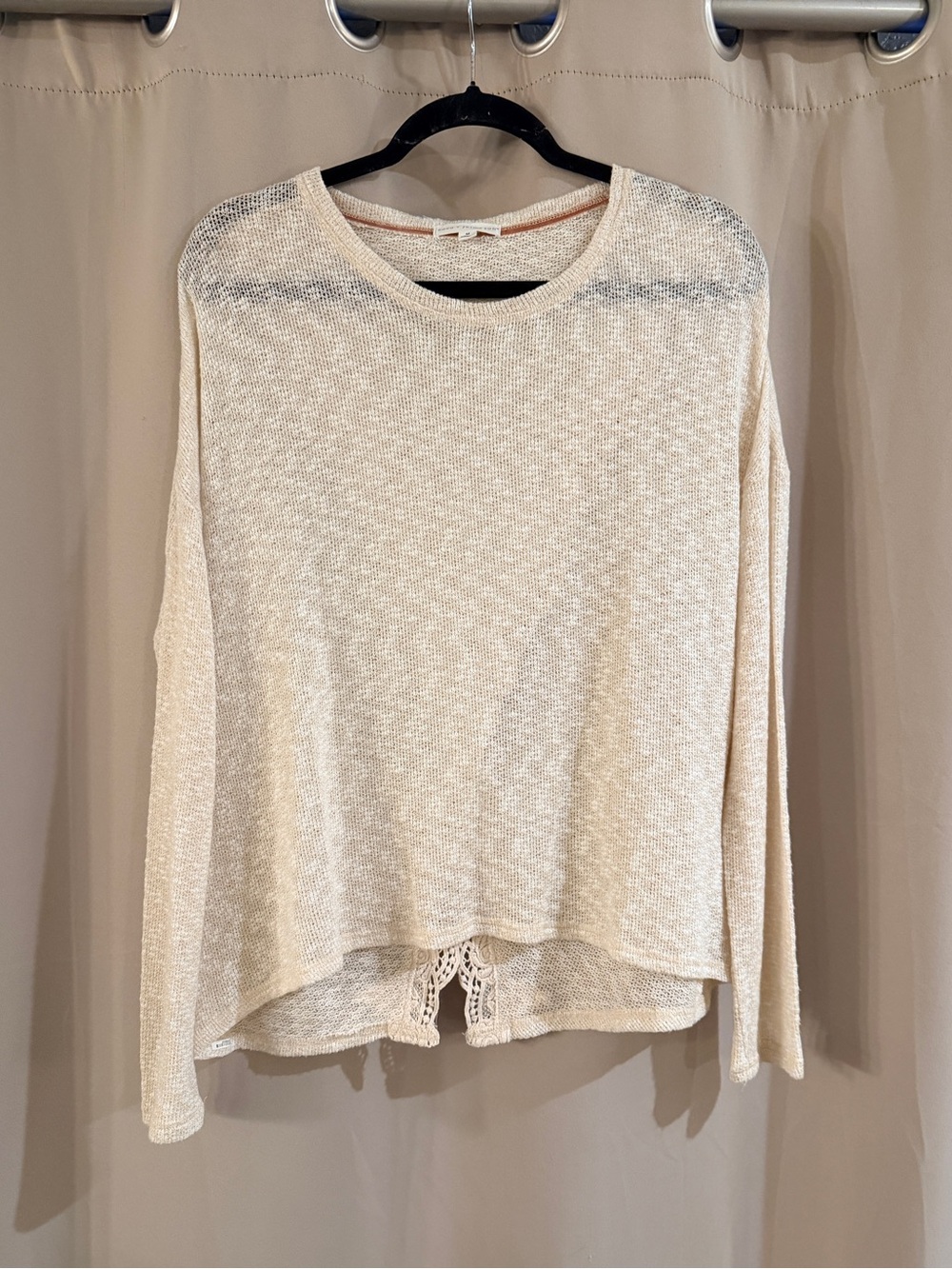Coco Jamison Light Cream Lace-Back Lightweight Sweater medium